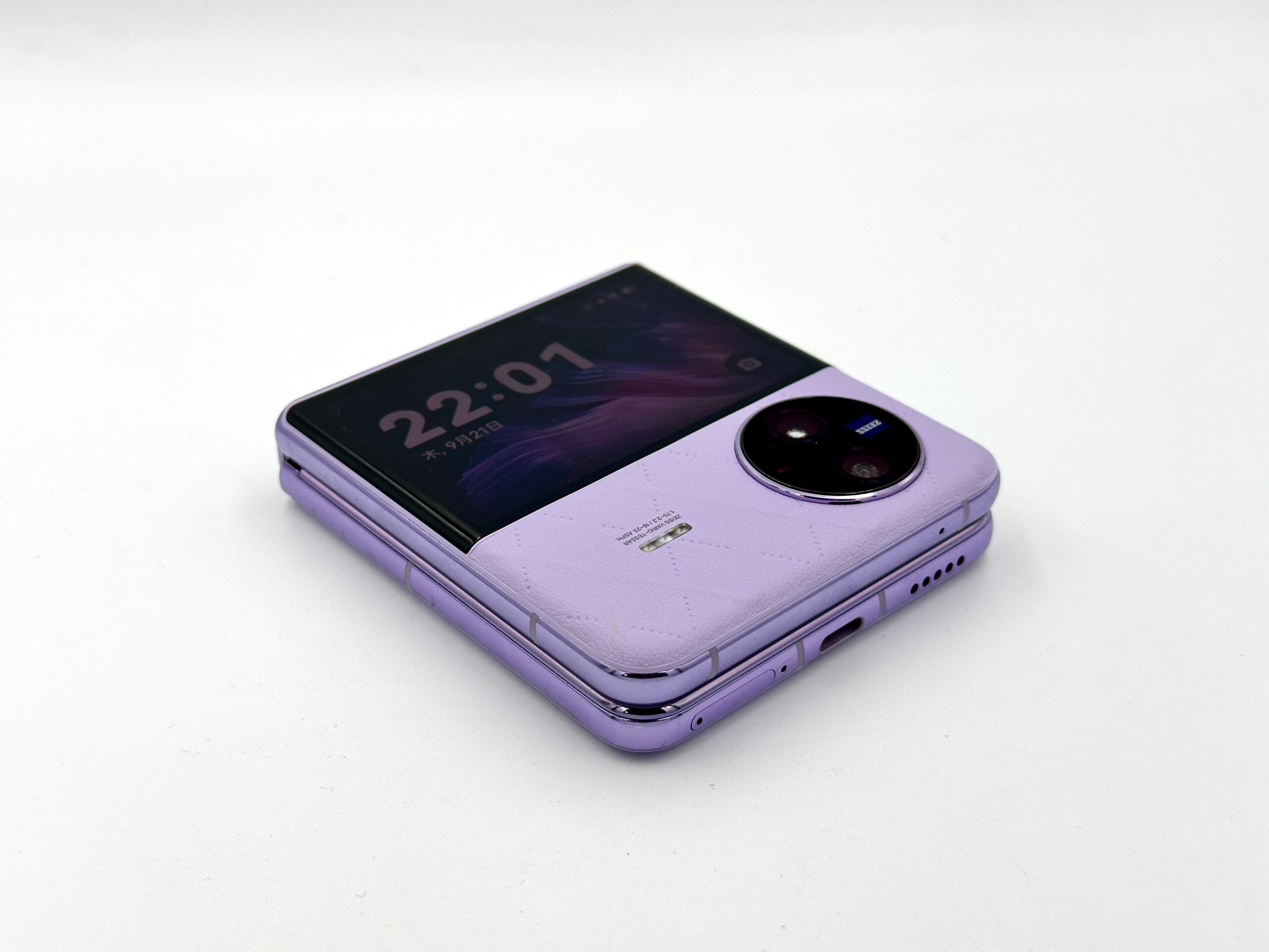 vivo X Flipレビュー 大画面のカバーディスプレイとZeissコラボの