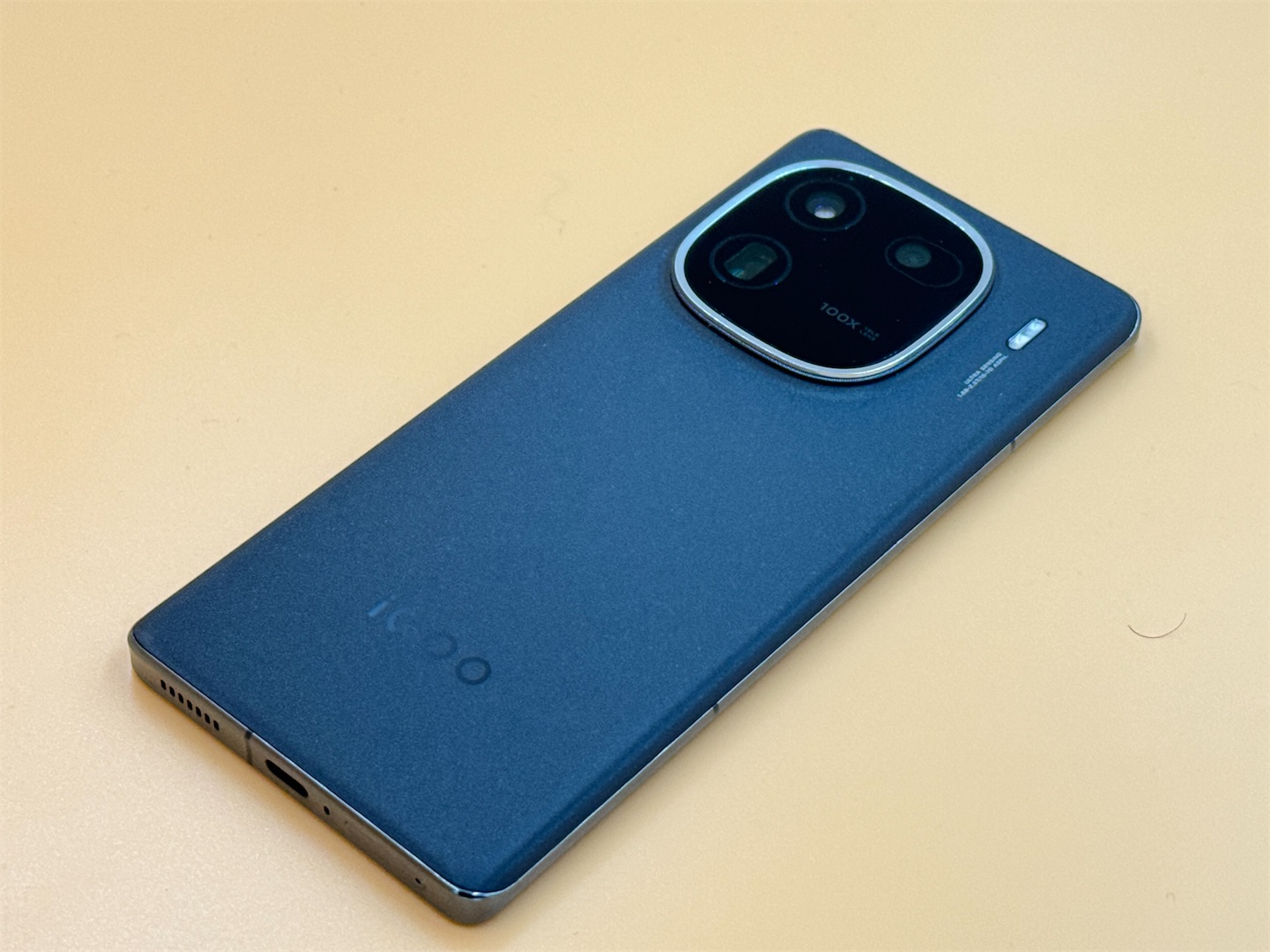 vivo iQOO 12 Pro レビュー カメラと高性能を両立。原神も144fpsで