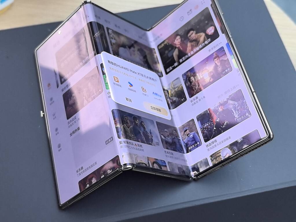 Galaxy Z TriFold発表。10型級の“観音開き”はMate XTを超えるのか - は