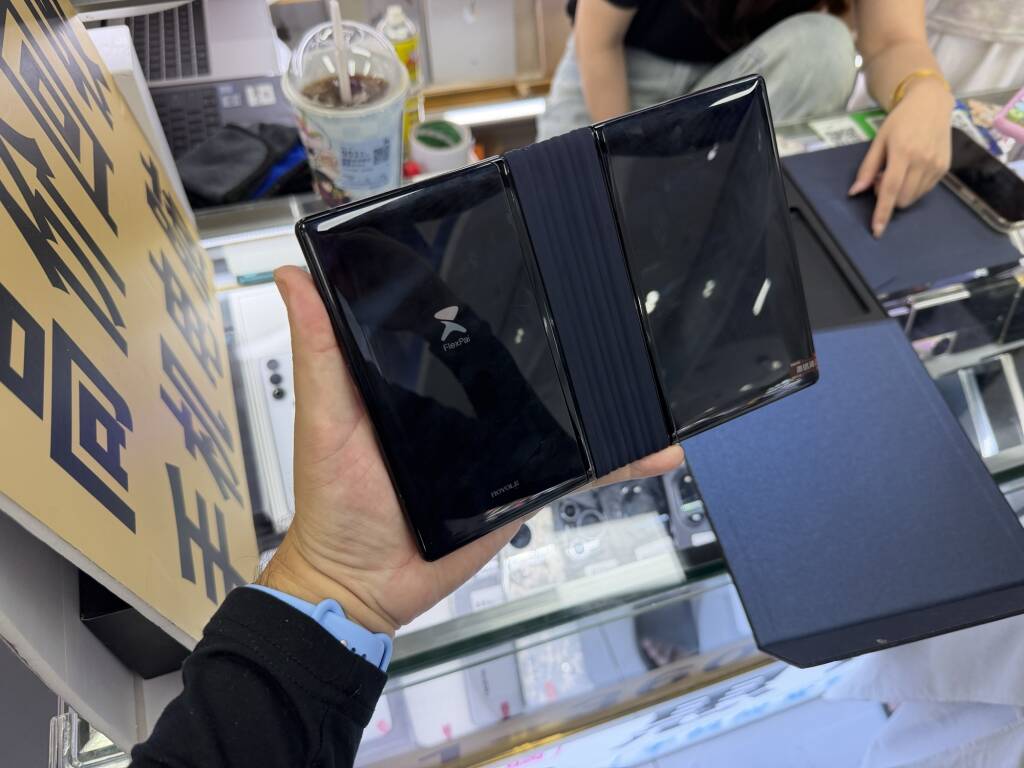 3 麻薬王のスマホ？Royole FlexPai【スマホ愛の強い2人】 - はやぽんログ！